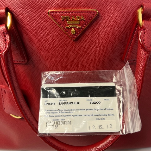 Prada Saffiano Lux Large Tote in Fuoco (Red) / Circa 2012 - Picture 7 of 11